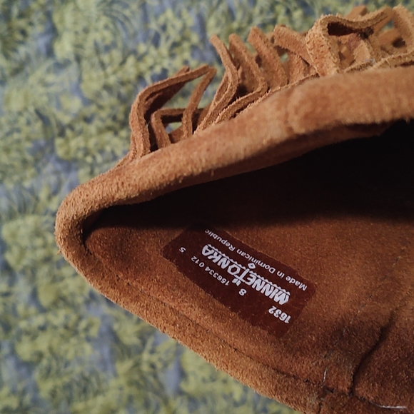 Minnetonka moccasins size 8 - Picture 3 of 8